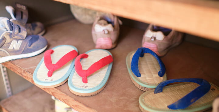 園児たちの履物