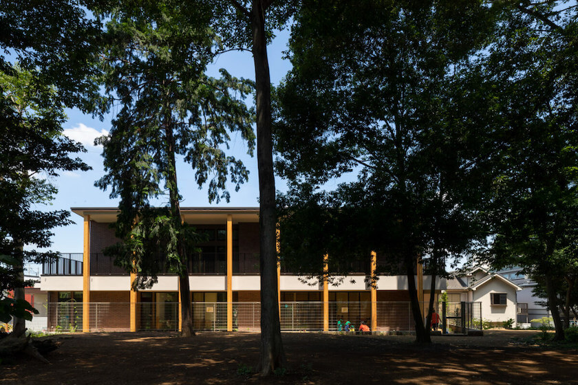周辺が自然に囲まれた園舎
