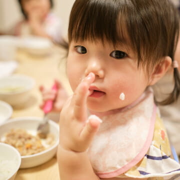 園児がこちらを向いている様子