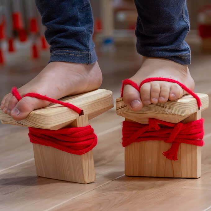 下駄を履いた足元の様子